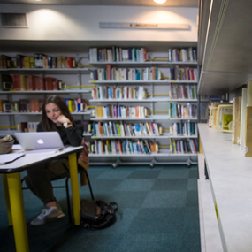 Les bibliothécaires sont disponibles pour vous assister dans vos recherches