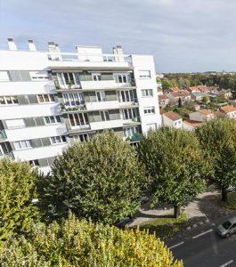 L'ICES référence quelques logements étudiants, se renseigner à l'accueil