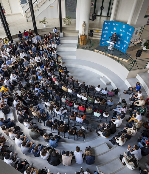 L'ICES est attaché à faire vivre les traditions et rites universitaires