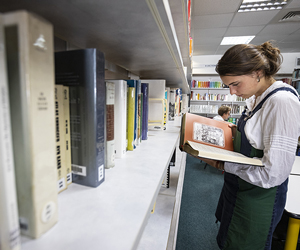 Les étudiants peuvent emprunter des documents disponible dans d'autres BU de France via le service P.E.B