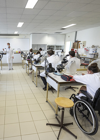 Aménagement et accompagnement des étudiants en situation de handicap à l'ICES permet de favoriser la réussite de tous