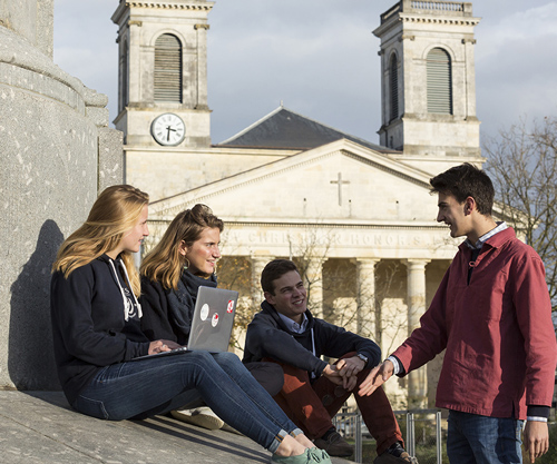 Les étudiants de l'ICES vivent une vie riche et dynamique