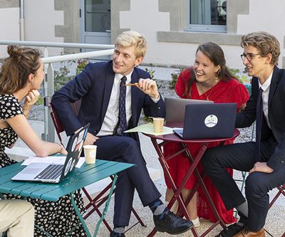 La diversité des formations de l'ICES permet d'avoir multiples profils de jeunes diplômés