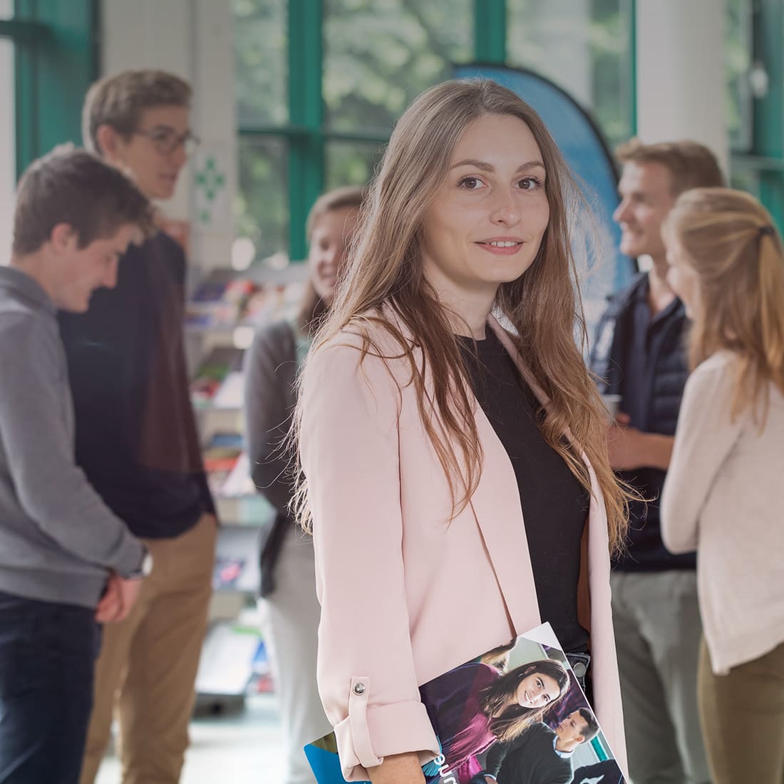 Recruter un alternant : le Pôle Entreprises vous explique toutes les démarches