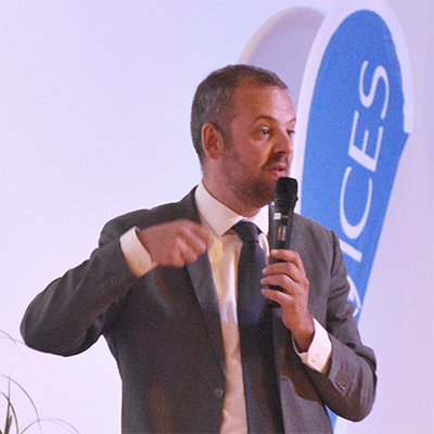 François Peltier à la remise de diplôme des Master de l'ICES