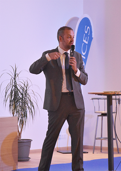 François Peltier à la remise de diplôme des Master de l'ICES